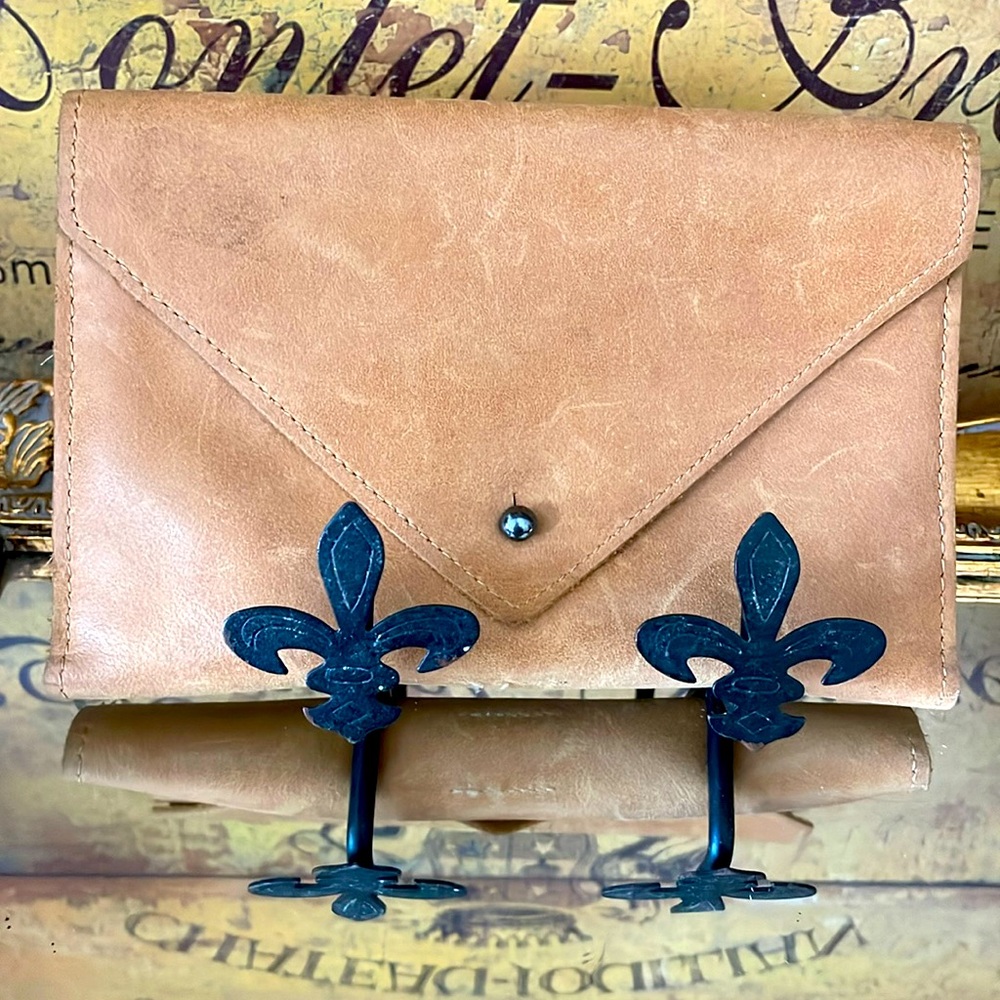 New Hearth And Hand Magnolia Leather Envelope Style Minimalist Wallet Cognac